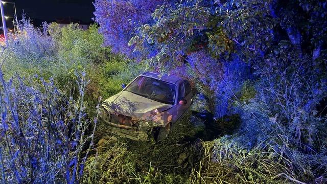 Direksiyon hakimiyetini kaybetti, tarlaya uçtu: 4 yaralı 3