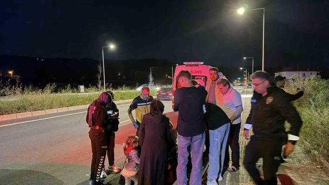 Direksiyon hakimiyetini kaybetti, tarlaya uçtu: 4 yaralı 1
