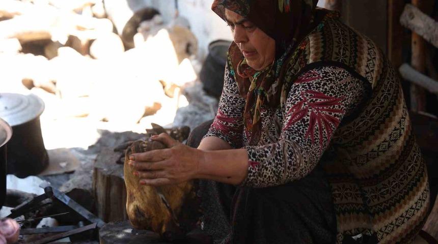 Kurbanlar kesildi, kelleler &uuml;t&uuml;lmeye başladı