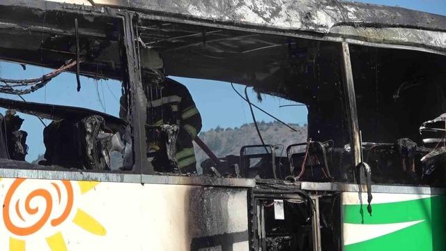 Amasya’da otobüs terminalinde park halindeki yolcu otobüsü yandı 5