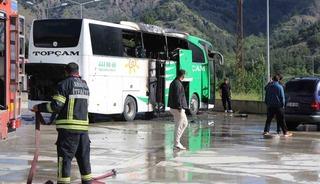 Amasya&rsquo;da otob&uuml;s terminalinde park halindeki yolcu otob&uuml;s&uuml; yandı