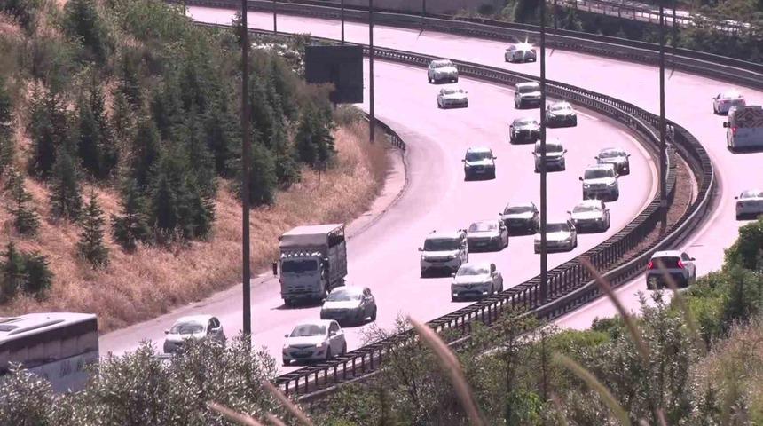 Tatilcilerin d&ouml;n&uuml;ş&uuml; Kocaeli ge&ccedil;işini hareketlendirdi
