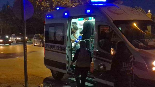 Eskişehir’de kavşakta iki otomobil çarpıştı: 2 yaralı 5