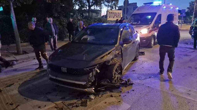 Eskişehir’de kavşakta iki otomobil çarpıştı: 2 yaralı 4