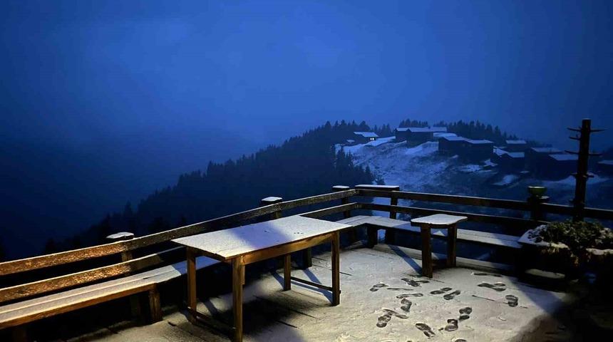 Rize&rsquo;de Mayıs sonu yaylalarda kar s&uuml;rprizi