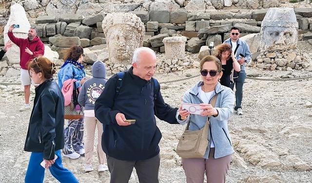 Nemrut Dağı nda bayram tatilinde ziyaret&ccedil;i yoğunluğu yaşanıyor 3