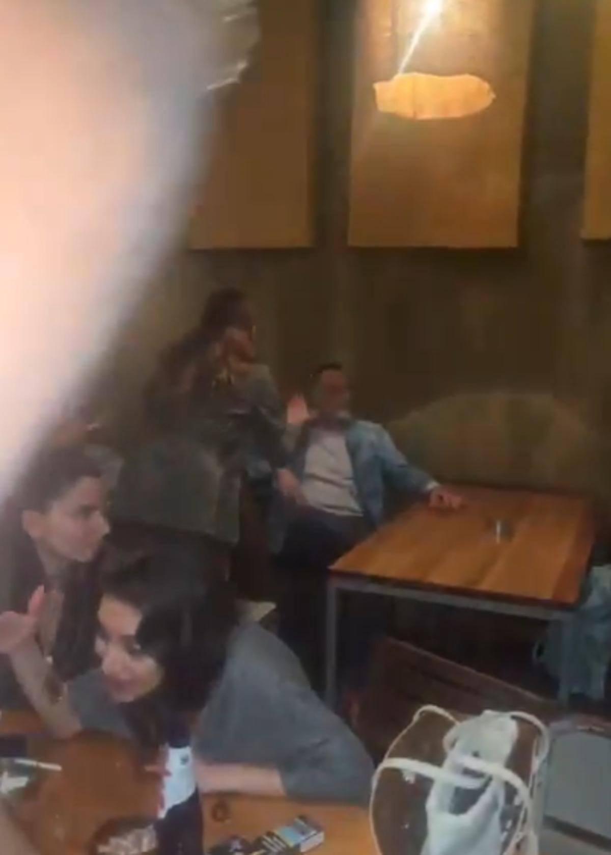 Ozan Güven e kadınlar tepki gösterdi! Kafeyi terk etmek zorunda kaldı 1