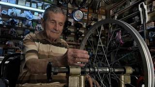 Son dakika: 72 yıllık mesleğini, 85 yaşında ilk g&uuml;nk&uuml; heyecanla s&uuml;rd&uuml;r&uuml;yor