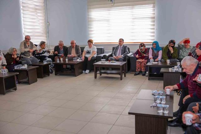 Bayburt huzurevi sakinlerine bayram ziyareti 3