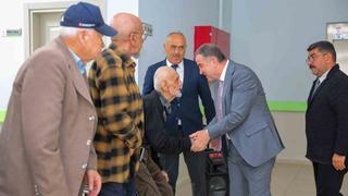 Bayburt huzurevi sakinlerine bayram ziyareti