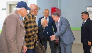 Bayburt huzurevi sakinlerine bayram ziyareti