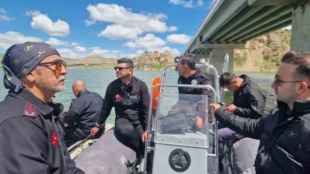 Kızılırmak&rsquo;a d&uuml;şen genci arama &ccedil;alışması devam ediyor 2