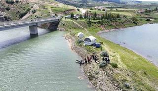 Kızılırmak&rsquo;a d&uuml;şen genci arama &ccedil;alışması devam ediyor
