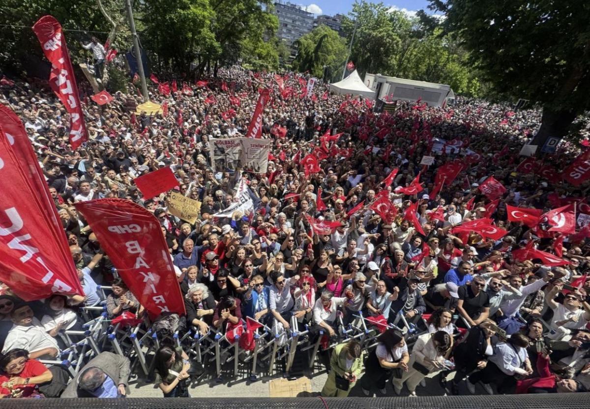 CHP de iki farklı bayramlaşma! 2