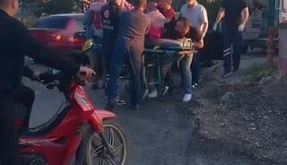 G&ouml;ğ&uuml;s ağrısıyla yola &ccedil;ıktı, ambulansla hayata tutundu