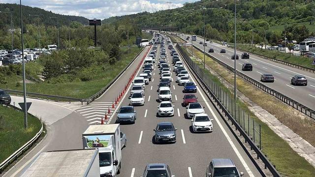 Bolu ge&ccedil;işinde trafik durma noktasına geldi 4
