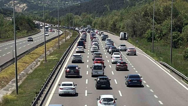 Bolu ge&ccedil;işinde trafik durma noktasına geldi 3
