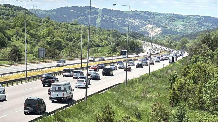 Bolu ge&ccedil;işinde trafik durma noktasına geldi