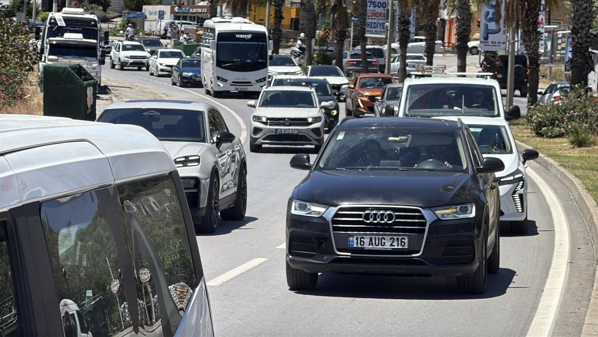 Dönüş başladı: 12 saatte 10 bin araç çıkış yaptı 2