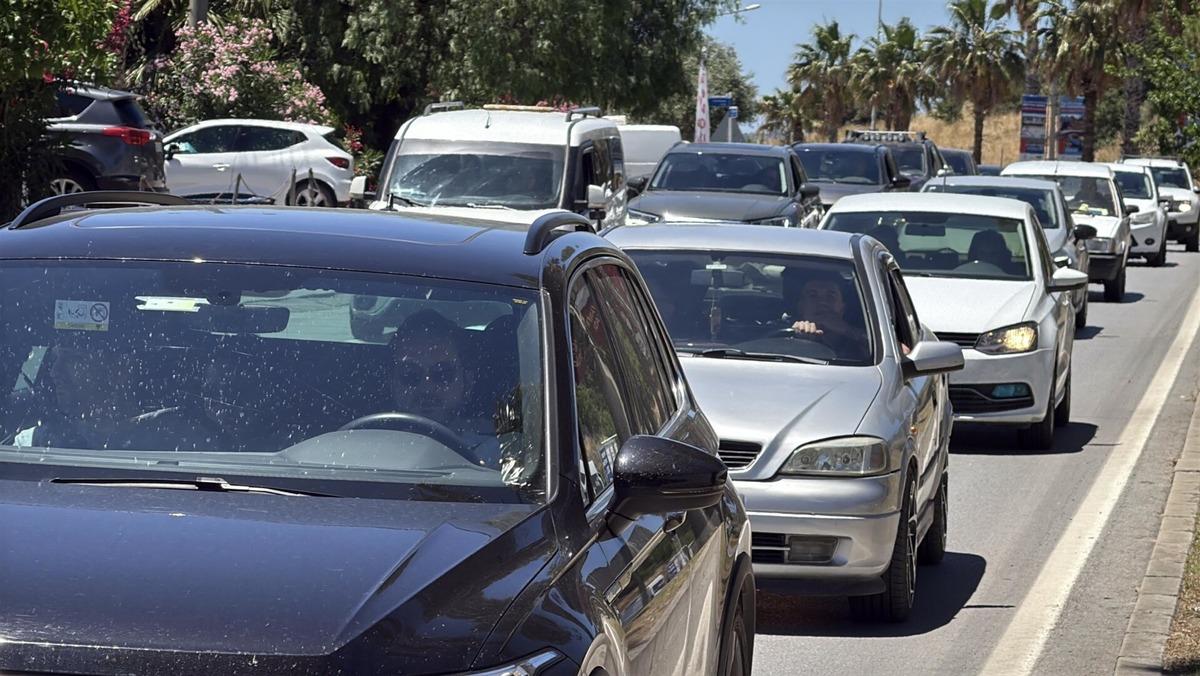Dönüş başladı: 12 saatte 10 bin araç çıkış yaptı 1