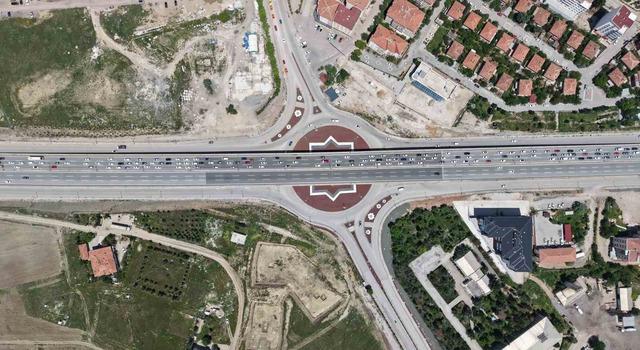 Tatilciler d&ouml;n&uuml;ş yolunda: 43 ilin bağlantı noktasında trafik yoğunluğu arttı 1