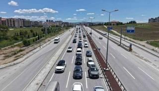 Tatilciler d&ouml;n&uuml;ş yolunda: 43 ilin bağlantı noktasında trafik yoğunluğu arttı