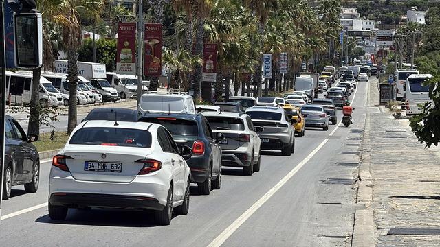 Dönüş başladı: 12 saatte 10 bin araç çıkış yaptı