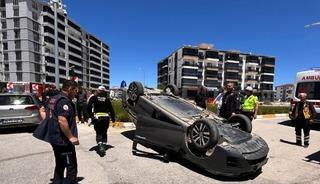 Elazığ&rsquo;da kaza yapan otomobil ters d&ouml;nd&uuml;: 2 yaralı