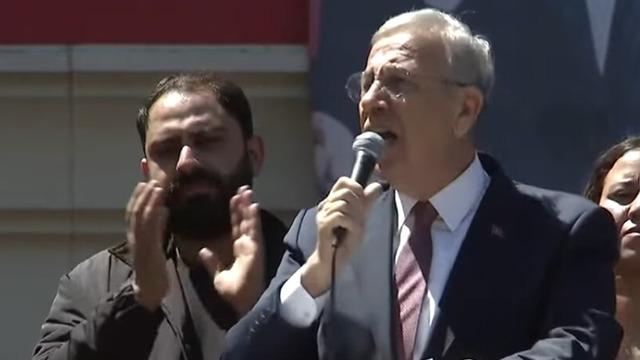 Mansur Yavaş'tan Özgür Özel'e açık destek: Parti en kısa zamanda kurultaya gitmelidir