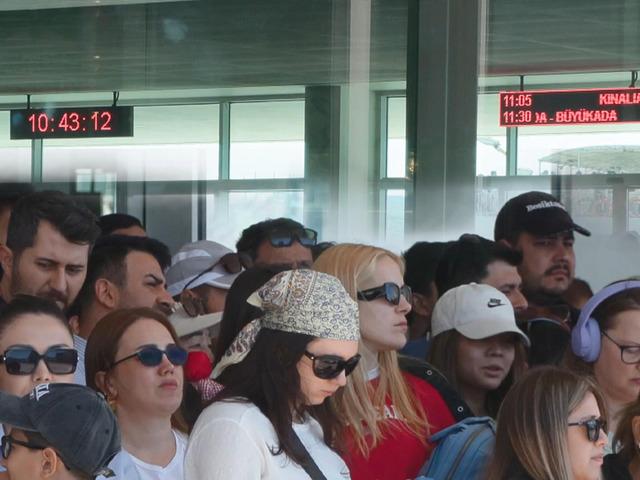 12 bin kişi akın etti: Yoğunluk var, uzun kuyruklar oldu