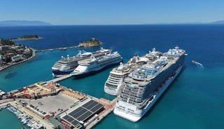 Kuşadası&rsquo;na 4 kruvaziyer ile 9 bin turist geldi
