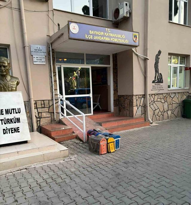 Bayındır&rsquo;da yasa dışı horoz d&ouml;v&uuml;ş&uuml; operasyonu: 3 g&ouml;zaltı 1