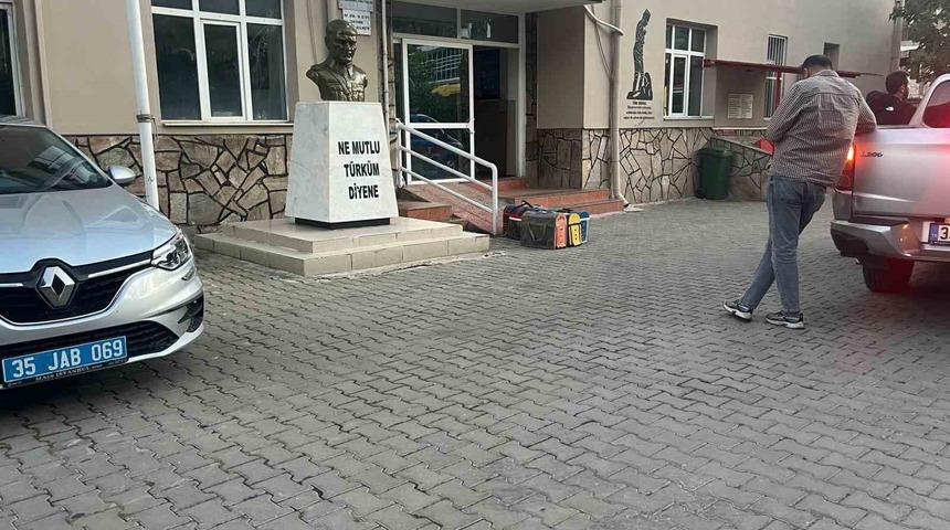 Bayındır&rsquo;da yasa dışı horoz d&ouml;v&uuml;ş&uuml; operasyonu: 3 g&ouml;zaltı