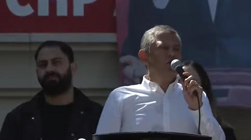&Ouml;zg&uuml;r &Ouml;zel meydan okuyup, Anıtkabir'e y&uuml;r&uuml;y&uuml;ş&uuml; başlattı: "&Uuml;lkesini seven arkamdan gelsin"