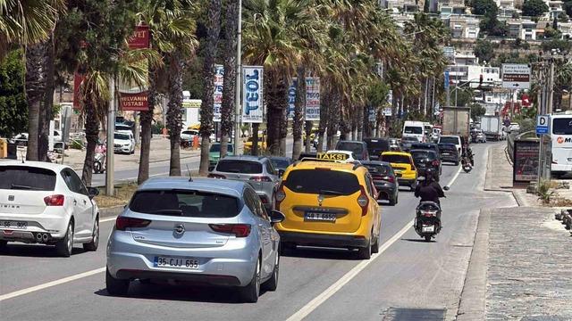 Bodrum&rsquo;da tatilini bitirenler d&ouml;n&uuml;şe ge&ccedil;ti 3