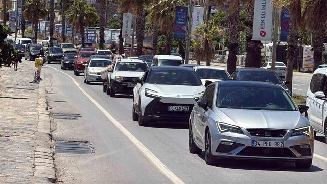 Bodrum&rsquo;da tatilini bitirenler d&ouml;n&uuml;şe ge&ccedil;ti 1