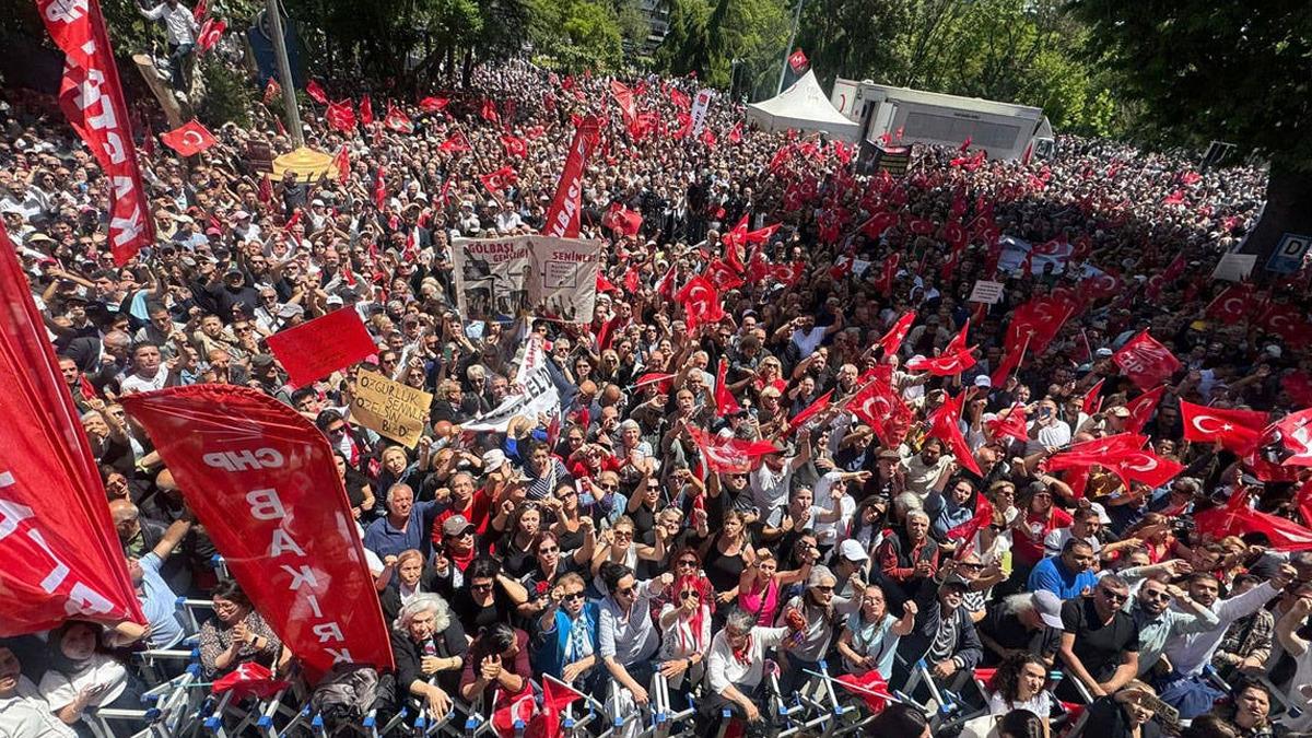 Özgür Özel meydan okuyup, Anıtkabir e yürüyüşü başlattı: "Ülkesini seven arkamdan gelsin" 1