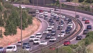 Kocaeli TEM Otoyolu&rsquo;nda kilometrelerce ara&ccedil; kuyruğu oluştu