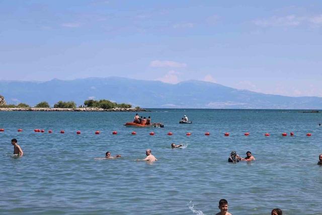 Adana&rsquo;da bayramın son g&uuml;n&uuml;nde Yumurtalık sahili doldu taştı 1