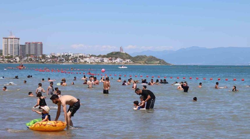 Adana&rsquo;da bayramın son g&uuml;n&uuml;nde Yumurtalık sahili doldu taştı