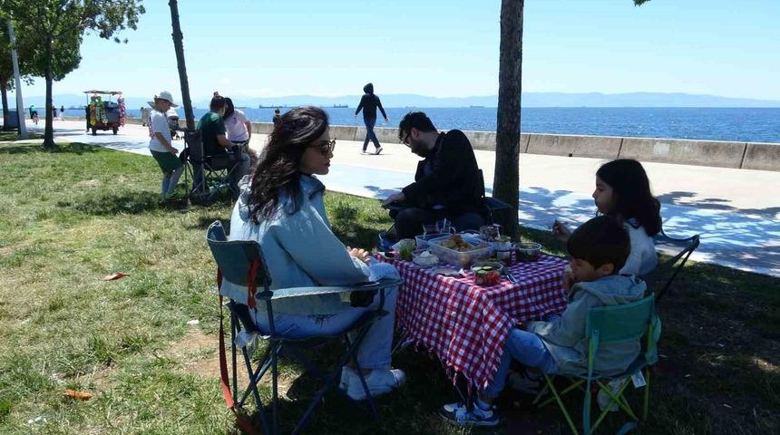 Bayramın 4. g&uuml;n&uuml;nde Pendik ve Kartal sahillerinde yoğunluk