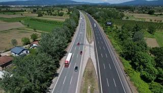 Anadolu Otoyolu Sakarya ge&ccedil;işinde trafik havadan g&ouml;r&uuml;nt&uuml;lendi