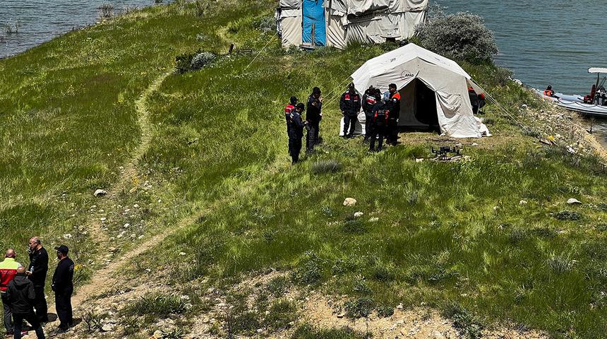 Baraja d&uuml;şen 2 &ccedil;ocuk babası i&ccedil;in arama &ccedil;alışması başlatıldı