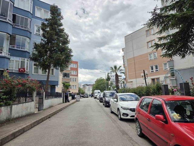 Mahallede panik: Genç kadın 2 saat sonra ikna oldu 5