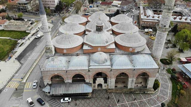 Bayramda Edirne’ye akın ettiler: Kabe taşı ve örtüsü yoğun ilgi gördü 9