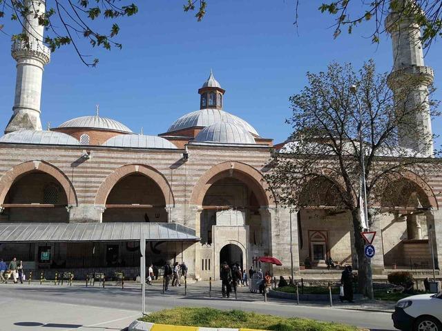Bayramda Edirne’ye akın ettiler: Kabe taşı ve örtüsü yoğun ilgi gördü 8