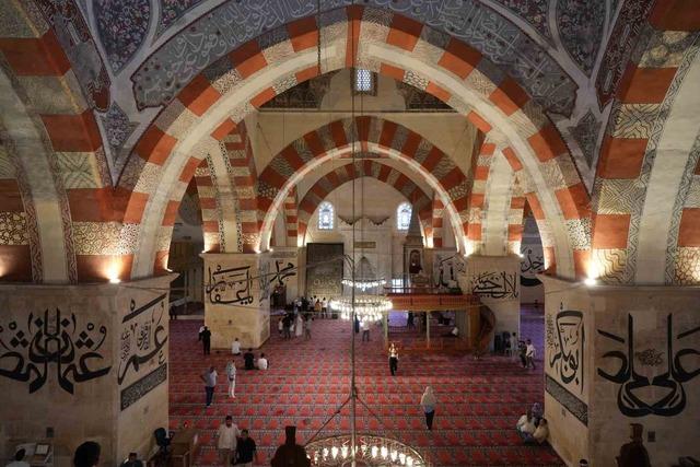 Bayramda Edirne’ye akın ettiler: Kabe taşı ve örtüsü yoğun ilgi gördü 7