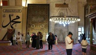 Bayramda Edirne&rsquo;ye akın ettiler: Kabe taşı ve &ouml;rt&uuml;s&uuml; yoğun ilgi g&ouml;rd&uuml;