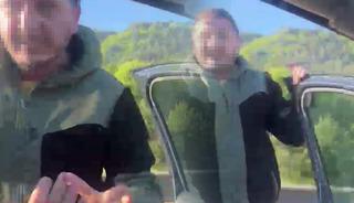 Bayram d&ouml;n&uuml;ş&uuml; dehşet! Tartıştığı s&uuml;r&uuml;c&uuml;y&uuml; darbetti