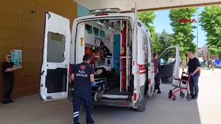 Bursa'da triportör devrildi! Yaralılar var